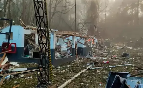 
          Imagem ilustrativa da imagem Segurança é preso ao tentar vender por R$ 5.000 vídeo de fábrica explodindo no PR
          