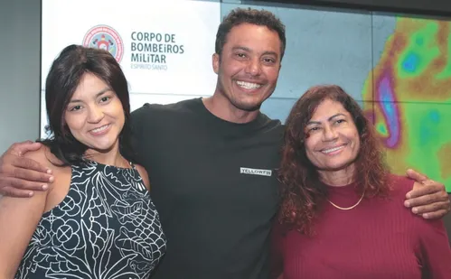 
          Imagem ilustrativa da imagem Empresário que ficou 50 horas à deriva: “Avião passou por cima e não nos viu”
          