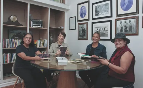 
          Imagem ilustrativa da imagem Encontro de amantes da leitura no centro de Vitória
          