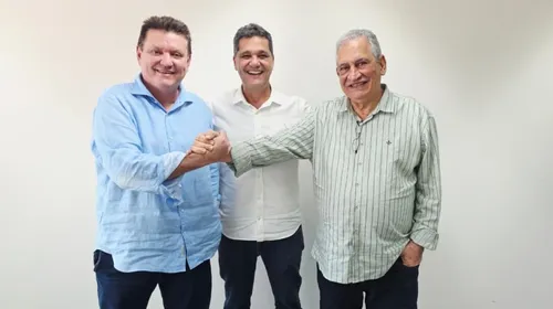 
          Imagem ilustrativa da imagem Enivaldo encabeça acordos no Noroeste
          