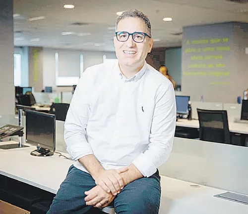 
          Imagem ilustrativa da imagem Ensino a distância forma profissionais  do futuro
          