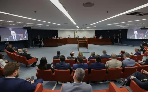 
          Imagem ilustrativa da imagem Moraes pede sessão extra para julgamento de Bolsonaro no STF
          