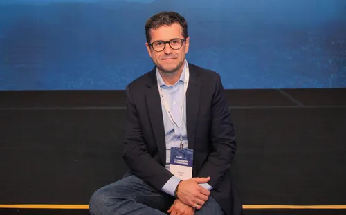 
          Imagem ilustrativa da imagem Entre o azul e o vermelho corporativo – o verde subjetivo
          