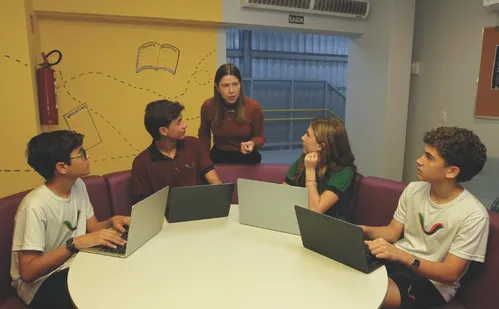 
          Imagem ilustrativa da imagem Escolas criam mais incentivos para formar líderes no futuro
          