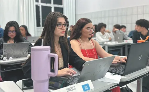 
          Imagem ilustrativa da imagem Escolas criam mais incentivos para formar líderes no futuro
          