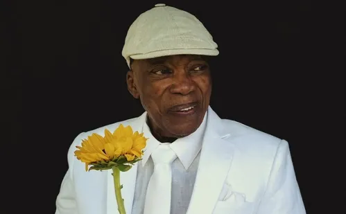 
          Imagem ilustrativa da imagem Especialistas alertam para sinais da doença que afeta ícone da MPB
          