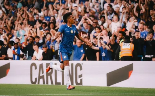 
          Imagem ilustrativa da imagem Estêvão brilha, é ovacionado na estreia, e Chelsea vence amistoso
          