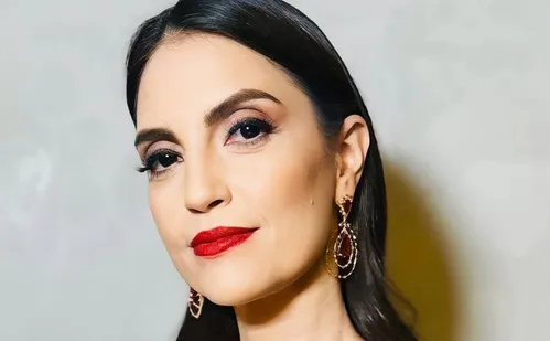 
          Imagem ilustrativa da imagem “Eu sou uma mulher que decidiu não fazer plástica”, diz Chris Flores
          