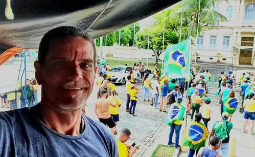 
          Imagem ilustrativa da imagem Ex-BBB acusado de envolvimento no 8 de janeiro, vive na Polônia
          