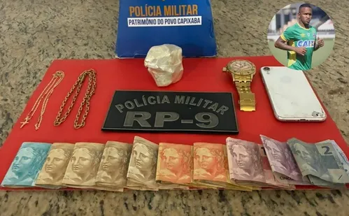 
          Imagem ilustrativa da imagem Ex-jogador do Vasco, Yago Moreira é preso novamente suspeito por tráfico no ES
          