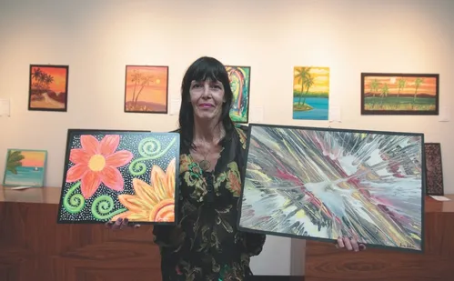 
          Imagem ilustrativa da imagem Ex-moradora de rua usa a arte para mudar de vida
          