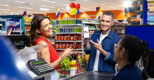 
          Imagem ilustrativa da imagem Extrabom celebra aniversário com campanha festiva, prêmios e influenciadores do ES
          