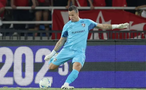 
          Imagem ilustrativa da imagem Fábio, do Fluminense, pode se tornar atleta com mais jogos na história
          