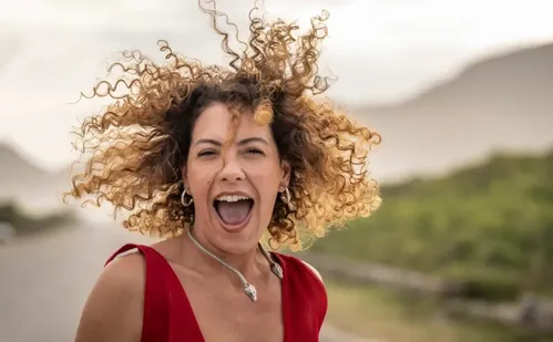 
          Imagem ilustrativa da imagem Fabiula Nascimento: “Você tem que ser a prioridade na sua vida”
          