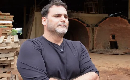 
          Imagem ilustrativa da imagem Fábrica transforma resíduos em insumo
          