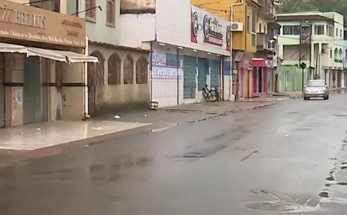 
          Imagem ilustrativa da imagem Facções determinam toque de recolher após morte de chefe do tráfico em Cariacica
          