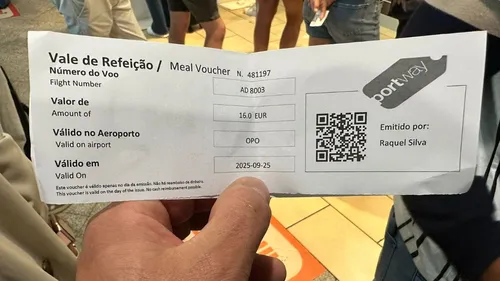 
          Imagem ilustrativa da imagem Cerca de 300 passageiros enfrentam 40 horas de atraso em voo da Azul para o Recife
          