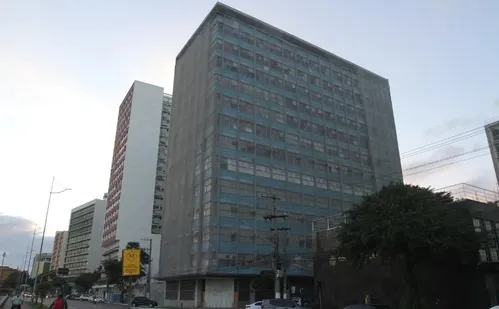 
          Imagem ilustrativa da imagem Famílias ocupam prédio do antigo TRT em Vitória
          