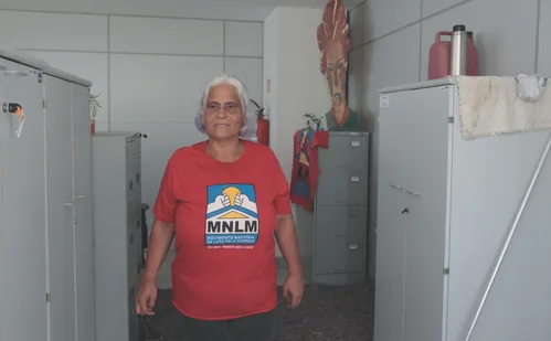 
          Imagem ilustrativa da imagem Famílias ocupam prédio do antigo TRT em Vitória
          