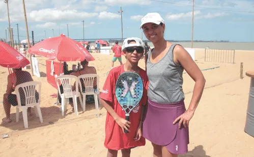 
          Imagem ilustrativa da imagem Famílias se destacam em torneio de beach tennis em Camburi
          