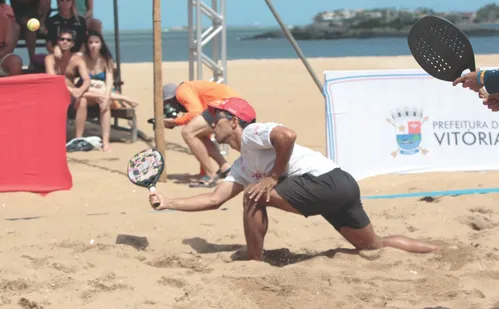 
          Imagem ilustrativa da imagem Famílias se destacam em torneio de beach tennis em Camburi
          