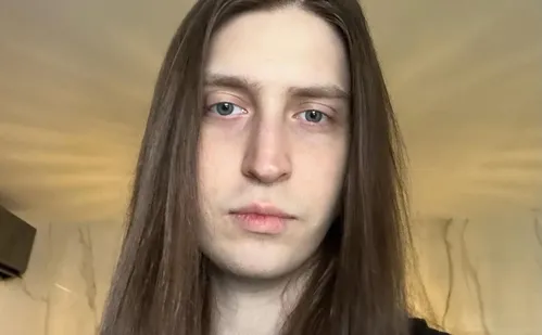 
          Imagem ilustrativa da imagem Felca comenta repercussão do vídeo de 'adultização'
          