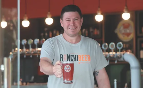 
          Imagem ilustrativa da imagem Festa em Pedra Azul celebra o morango até na cerveja artesanal
          