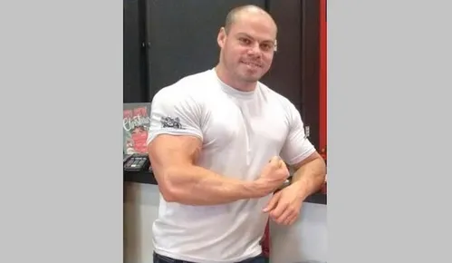 
          Imagem ilustrativa da imagem Fisiculturista é morto a facadas em SC; principal suspeita é a mulher, que também se feriu
          