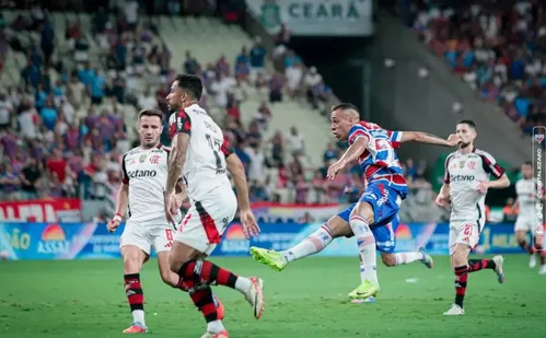 
          Imagem ilustrativa da imagem Flamengo tropeça e Palmeiras pode abrir na liderança do Brasileirão
          