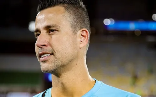 
          Imagem ilustrativa da imagem Fluminense avança na Sul-Americana em noite de recorde mundial de Fábio
          