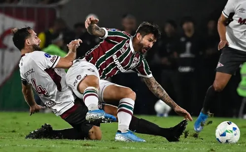 
          Imagem ilustrativa da imagem Fluminense cede empate ao Lanús e cai na Sul-Americana dentro do Maracanã
          