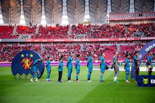 
          Imagem ilustrativa da imagem Fora de casa, Sport perde para o Inter e fica cada vez mais perto da Série B
          