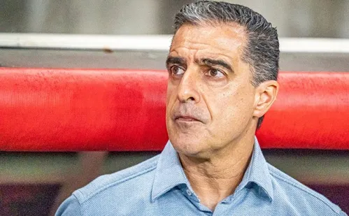 
          Imagem ilustrativa da imagem Fortaleza anuncia saída do técnico português Renato Paiva
          