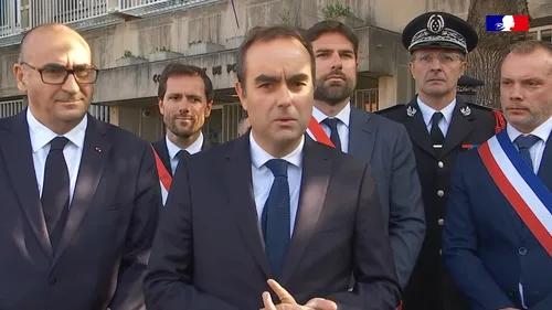 
          Imagem ilustrativa da imagem França: Lecornu anuncia novo gabinete em tentativa de conter a turbulência política
          