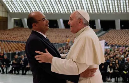 
          Imagem ilustrativa da imagem Fundador da Obra de Maria leva comitiva de PE a audiência com o Papa Leão XIV
          