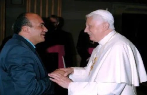 
          Imagem ilustrativa da imagem Fundador da Obra de Maria leva comitiva de PE a audiência com o Papa Leão XIV
          