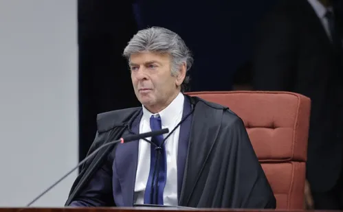 
          Imagem ilustrativa da imagem Fux pede condenação de Cid por tentativa de abolição da democracia
          