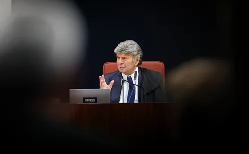 
          Imagem ilustrativa da imagem Fachin autoriza Fux a mudar para a Segunda Turma do STF
          