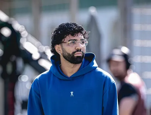 
          Imagem ilustrativa da imagem Gabigol vai a jogo do Cruzeiro no feminino e reforça desejo de atuar na modalidade
          