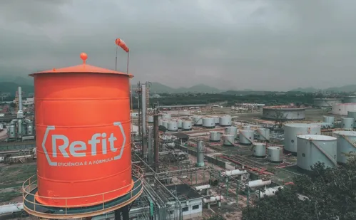 
          Imagem ilustrativa da imagem Gasolina pode ficar mais cara com interdição de refinaria
          