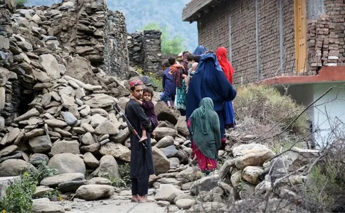 
          Imagem ilustrativa da imagem Geologia e casas frágeis: por que Afeganistão sofre tanto com terremotos
          