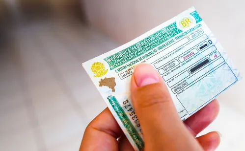 
          Imagem ilustrativa da imagem Governo Lula vai zerar aula teórica para CNH, mas avalia mínimo de 4 h para prática
          