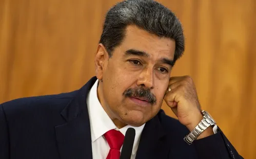 
          Imagem ilustrativa da imagem Governo Trump dá carta branca à CIA para derrubar Maduro na Venezuela
          