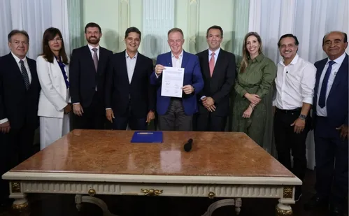 
          Imagem ilustrativa da imagem Governo do ES firma contrato para sistema de esgotamento sanitário em 43 cidades
          