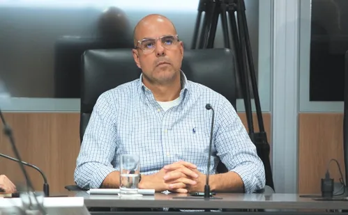 
          Imagem ilustrativa da imagem Governo do ES prepara apoio a setores afetados por tarifas dos EUA
          