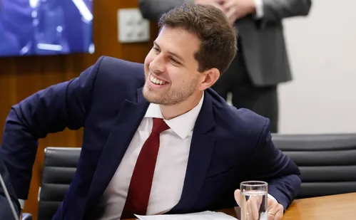 
          Imagem ilustrativa da imagem Governo faz acordo para ampliar licença-paternidade para 30 dias
          