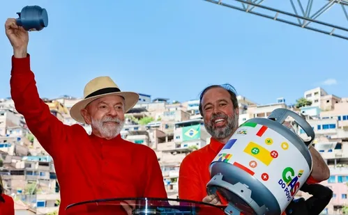 
          Imagem ilustrativa da imagem Governo lança programa para distribuir gás a 15,5 milhões de famílias
          