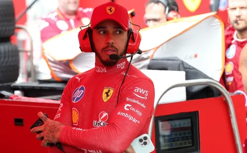 
          Imagem ilustrativa da imagem Hamilton demonstra insatisfação e cobra mudanças internas na Ferrari, diz jornal
          