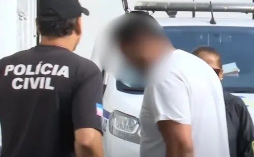 
          Imagem ilustrativa da imagem Homem agride companheira com pedrada na cabeça em casa de show de Vila Velha
          