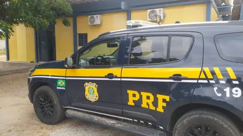 
          Imagem ilustrativa da imagem Homem é detido com notas falsas em blitz da PRF em Salgueiro
          